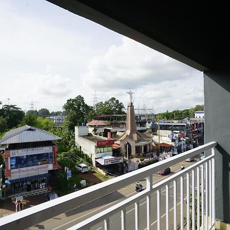 ホテル Quilon Residency Kundara Perumanseri エクステリア 写真