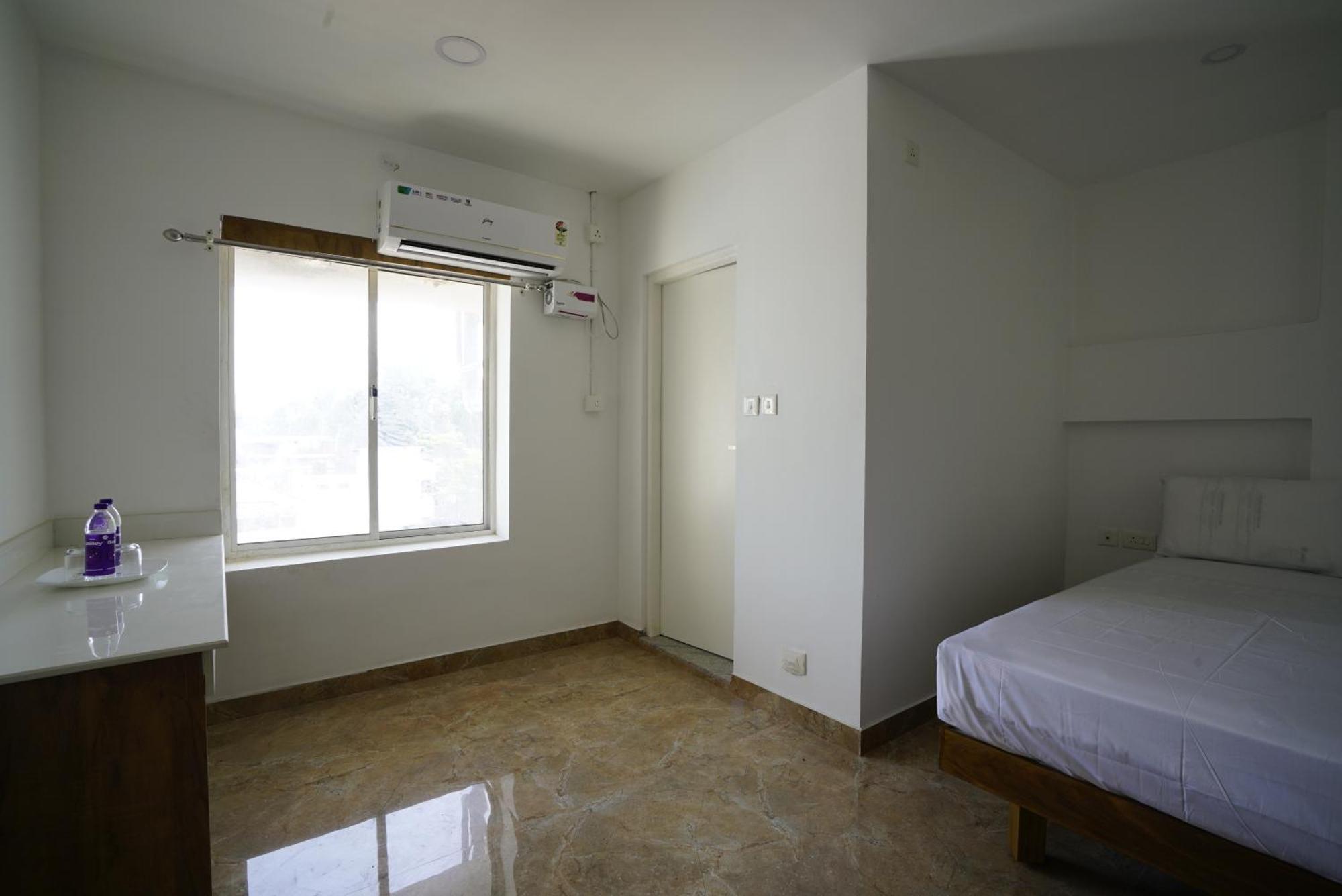 ホテル Quilon Residency Kundara Perumanseri エクステリア 写真