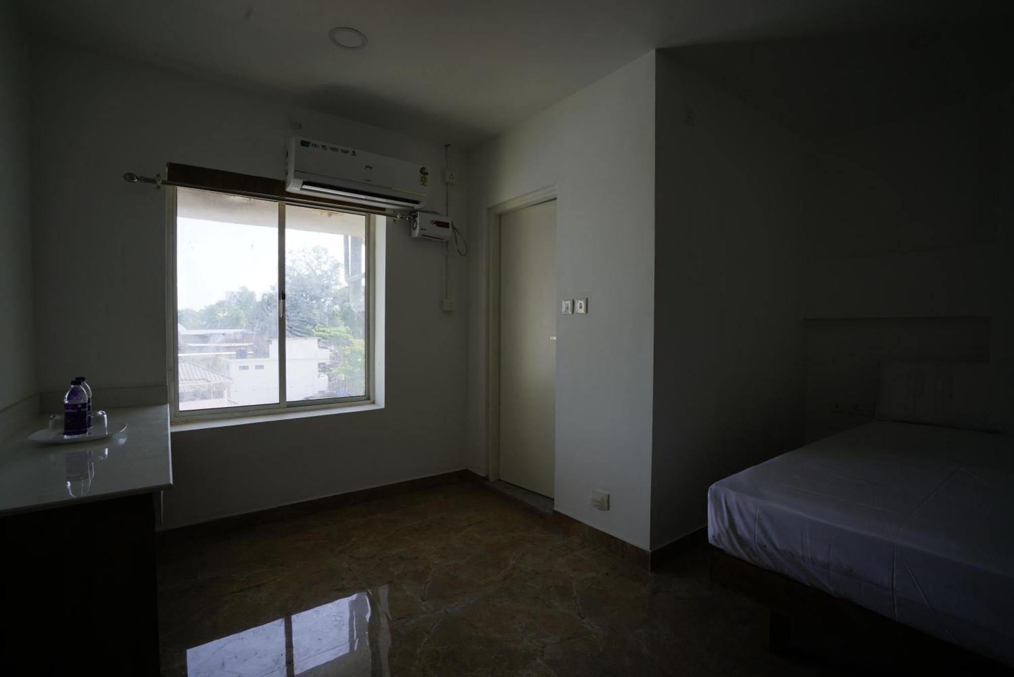 ホテル Quilon Residency Kundara Perumanseri エクステリア 写真