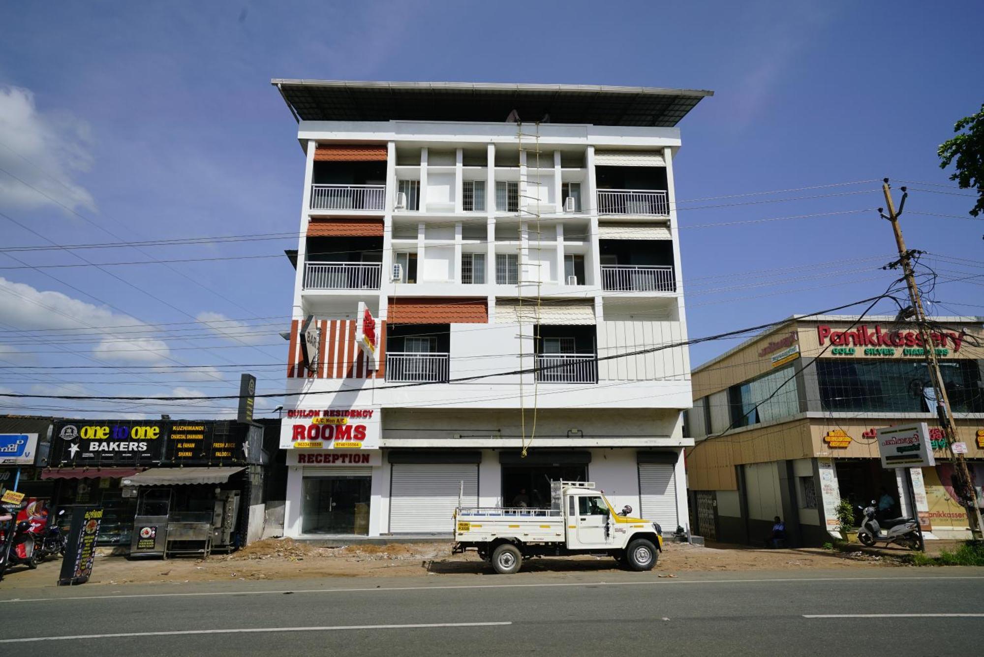 ホテル Quilon Residency Kundara Perumanseri エクステリア 写真